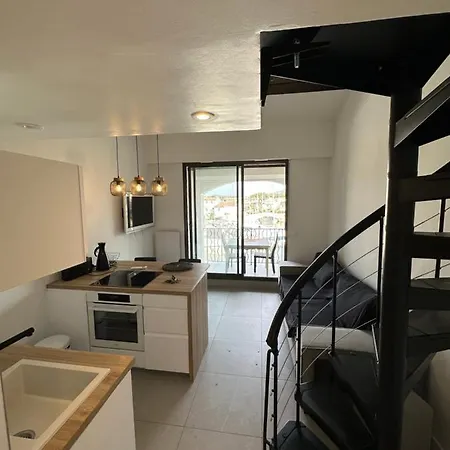 Apartment Comptemporain Vue Grimaud